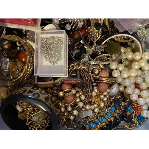 96 - Large collection of costume jewellery