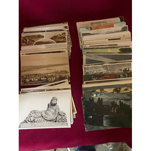 86 - Collection of over 1000 vintage postcards.