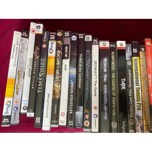 87 - Large collection of vintage PC games.