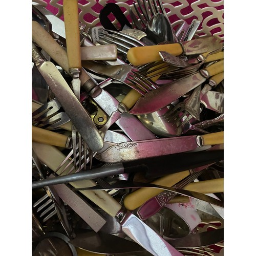 178 - Selection of loose vintage cutlery