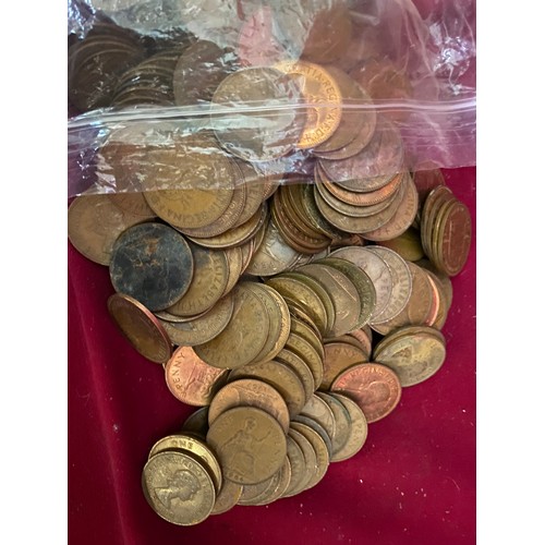 394 - Large collection of old pennies