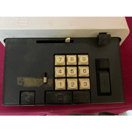 391 - Olivetti 19 electronic adding machine with cable