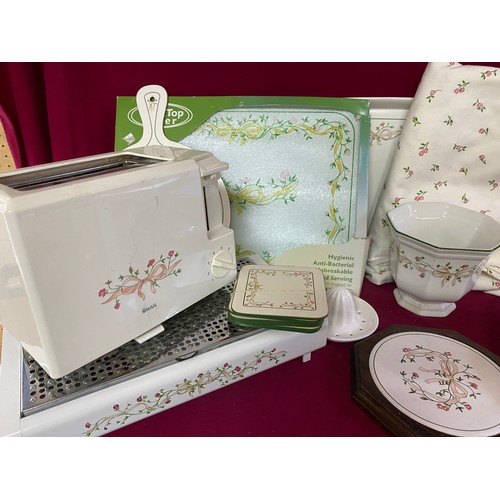 610 - Selection of 'Eternal Beau' items including toaster, plate warmer, pan stand, chopping board etc