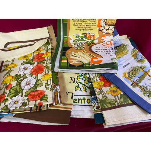 626 - Selection of vintage tea towels