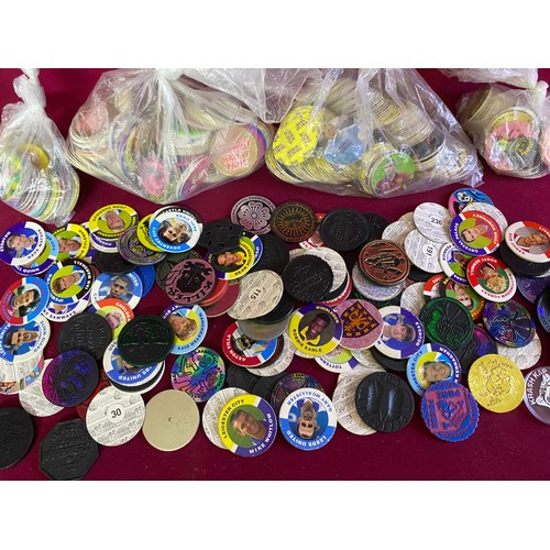 629 - Box of vintage pogs, whammer slammers, caps etc