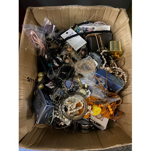 630 - Box of costume jewellery