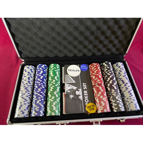 640 - Never used, complete poker set for professional poker players