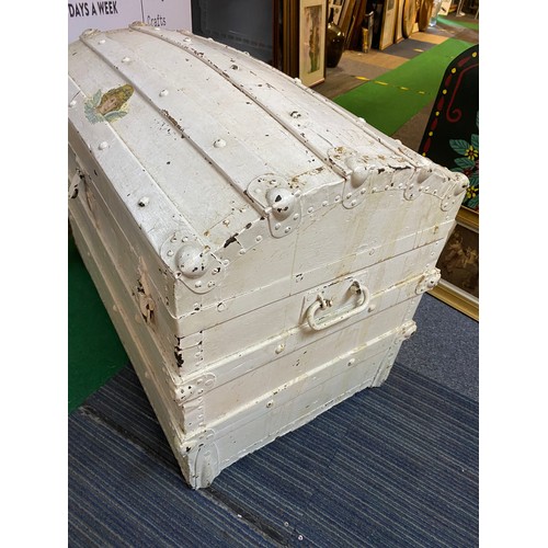 656 - Vintage dome top trunk measuring 85 x 60 cms tall