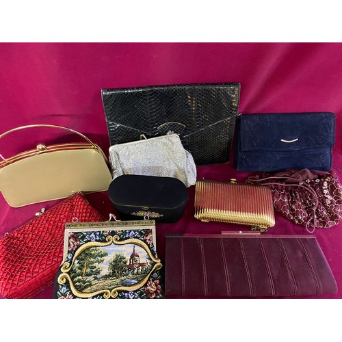 667 - Collection of 10 x vintage handbags