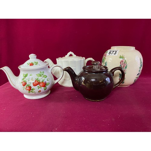 673 - Collection of Sadler including teapots, plates, ginger vase