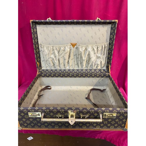 678 - Vintage travel suitcase marked VR Diann (sister brand of Louis Vuitton) measuring 60 x 40 x 20cms ta... 