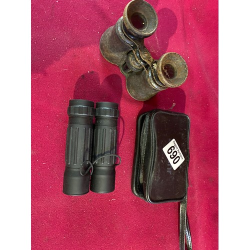 690 - 2 x pairs of binoculars, a pair of vintage racing binoculars and a pair of Jupiter 10 x 25 binocular... 