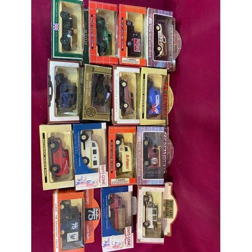 693 - Collection of 15 x collectable boxed Lledo models