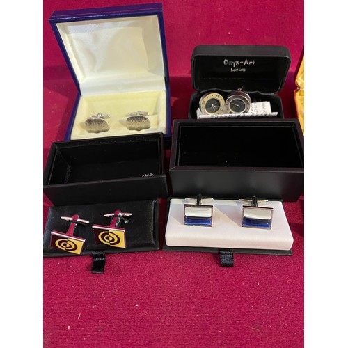 695 - 8 x boxed cufflink sets