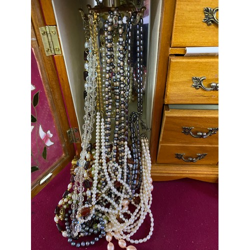 808 - Vintage jewellery cabnet with costume jewellery including pearls, crystals, cubic dress ring ,brooch... 