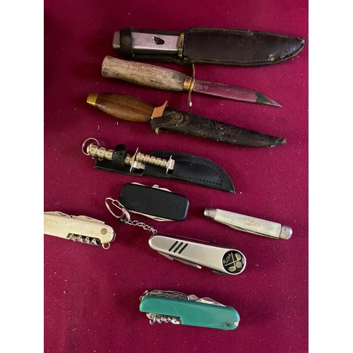 582 - Collection of knives and penknives.