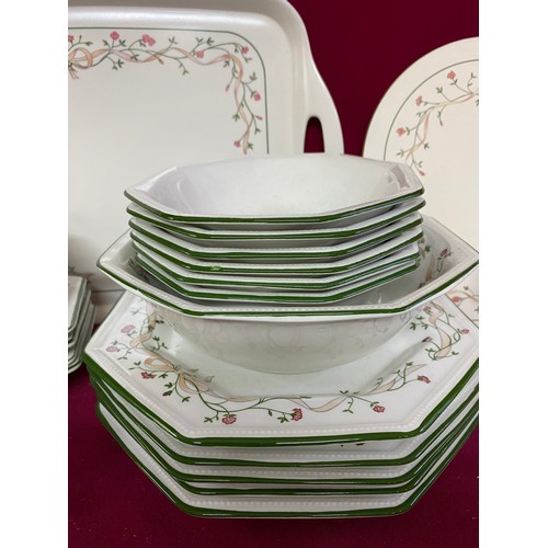 637 - Collection of assorted 'Eternal Beau' dinnerware including plates, tureens, bowls, napkins, tableclo... 