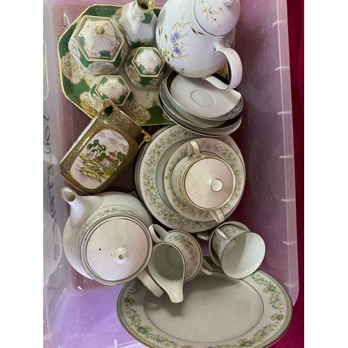 689 - Selection of Noritake including an Edenberry coffee pot, a Savannah part teaset and a dressing table... 