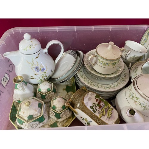 689 - Selection of Noritake including an Edenberry coffee pot, a Savannah part teaset and a dressing table... 