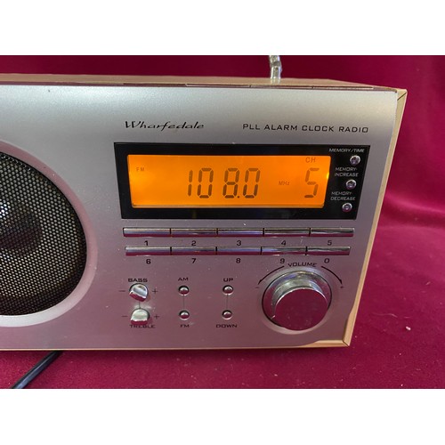 842 - Wharfedale WSAT-087 radio alarm clock wooden surround fully working