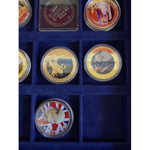 579 - Collection of commemorative coins.