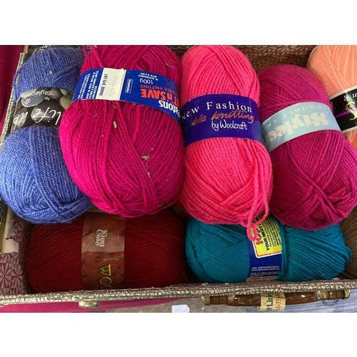 648 - Collection of 15 x 100gm double knitting wool assorted colours in vintage suitcase