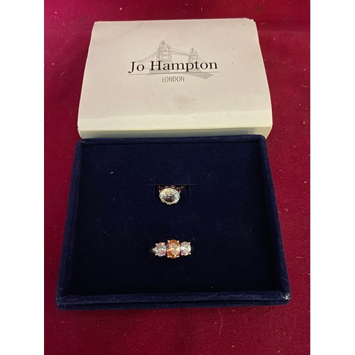 869 - 2 costume jewellery rings from Jo Hampton, size S and M