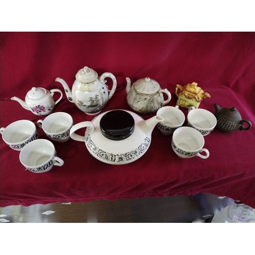 877 - Collection of 6 x teapots including a Crown Essex nocturine with 6 cups