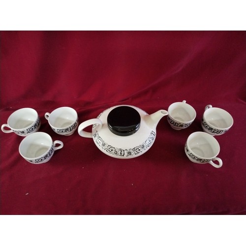 877 - Collection of 6 x teapots including a Crown Essex nocturine with 6 cups