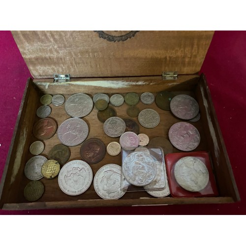 14 - Wooden box of assorted old coins