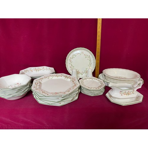 264 - An 'Eternal Beau' dinner set comprising 6 x dinner plates, 6 x side plates, 6 x soup bowls, 5 x serv... 