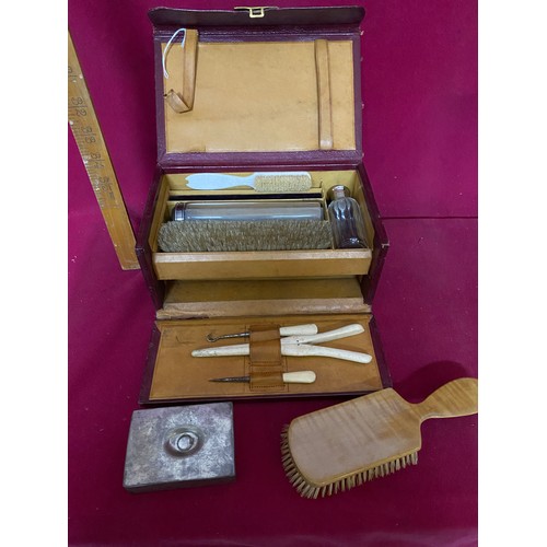 270 - Gentlemans vanity case measuring 23 x 13 cms