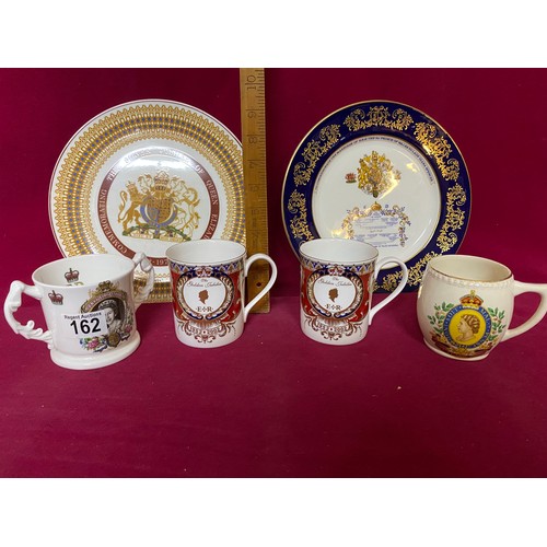 162 - Vintage Wedgwood and Aynesley Royal china plates and 4 Elizabeth II commemorative mugs.