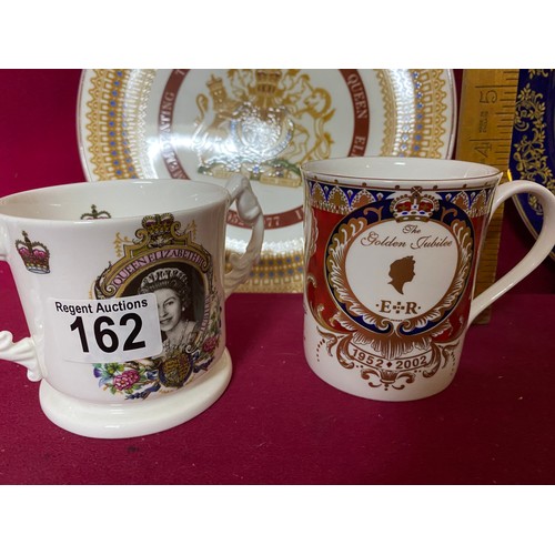 162 - Vintage Wedgwood and Aynesley Royal china plates and 4 Elizabeth II commemorative mugs.