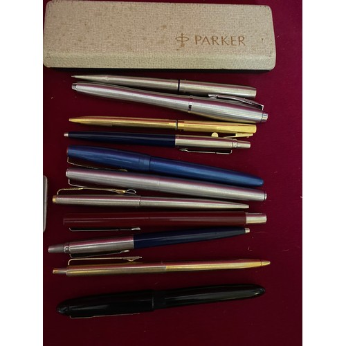 410 - Selection of vintage Parker ballpoint and fountain pens