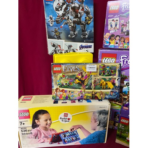 415 - Box of assorted lego items