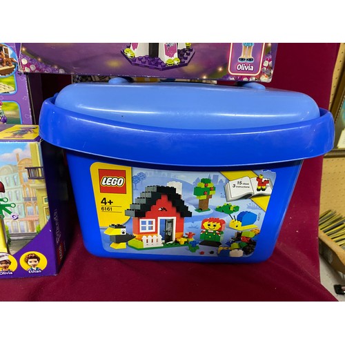 415 - Box of assorted lego items