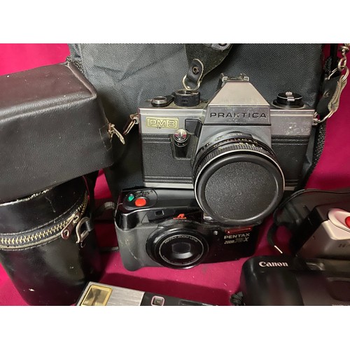 423 - Selection of camera's including vintage, 35mm, digital and accessories.