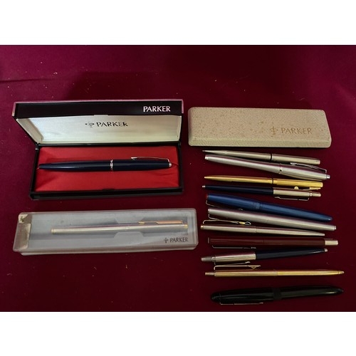 410 - Selection of vintage Parker ballpoint and fountain pens