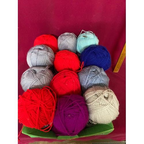 103 - Collection of 12 x 100g knitting wool, assorted colours