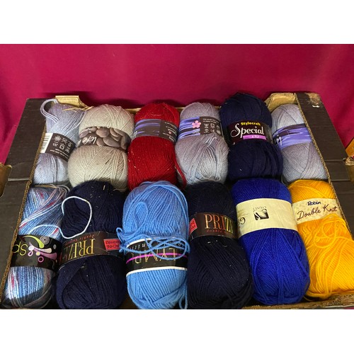 105 - Collection of 12 x 100g knitting wool, assorted colours including 6 x double knitting wool