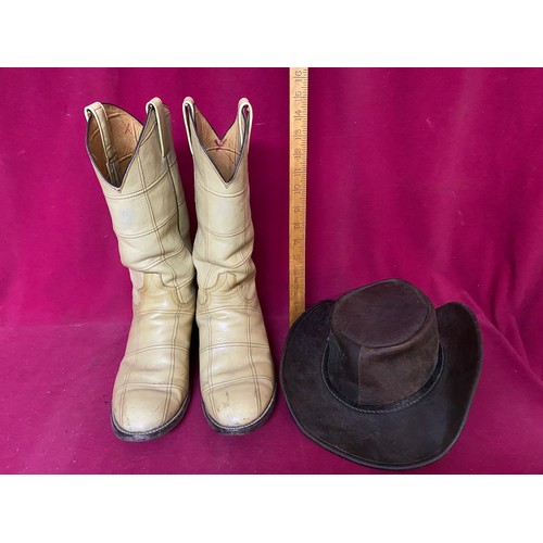 112 - Pair of O'Sullivan Renegade cowboy boots and a Kakadu hat 5HW92