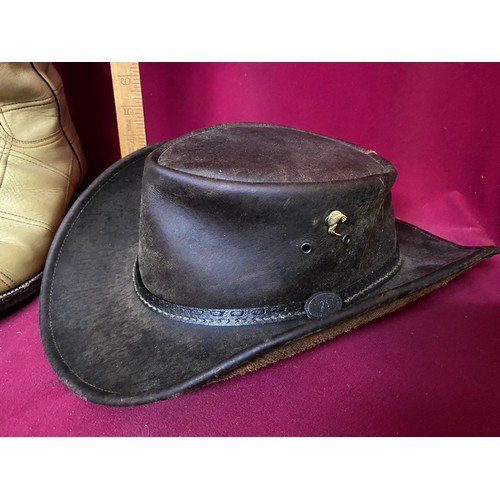 112 - Pair of O'Sullivan Renegade cowboy boots and a Kakadu hat 5HW92