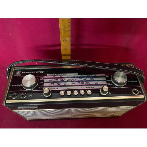 124 - Roberts R707 radio