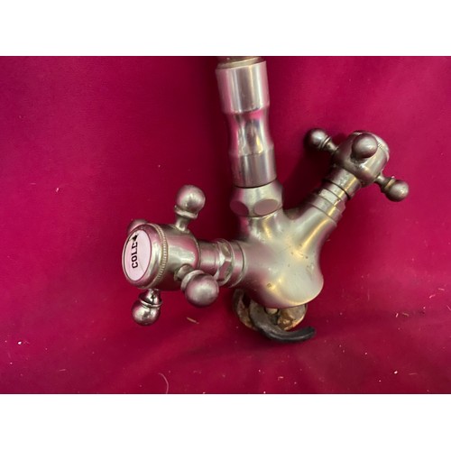 185 - Antique style mixer tap