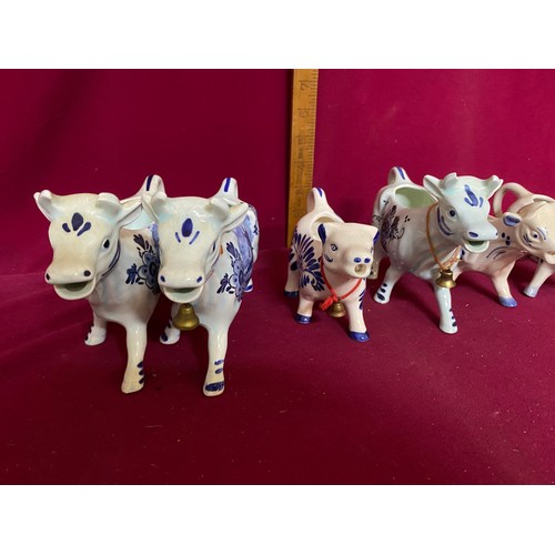 221 - Collection of 7 x cow creamers in Delft blue and white colours