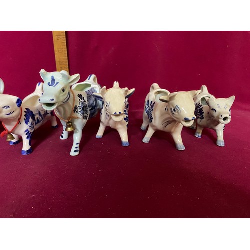 221 - Collection of 7 x cow creamers in Delft blue and white colours