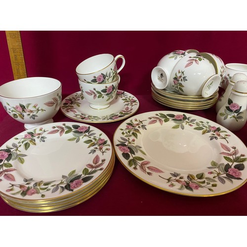 197 - 27 piece Wedgwood 'Hathaway Rose' dinner set comprising 6 x dinner plates, 6 x cups and saucers, 1 x... 