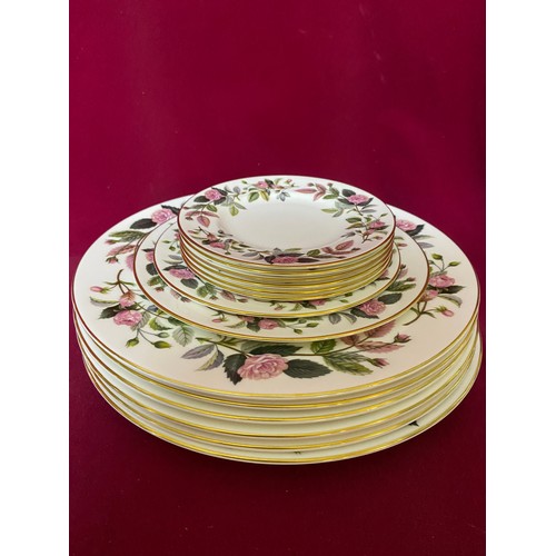 197 - 27 piece Wedgwood 'Hathaway Rose' dinner set comprising 6 x dinner plates, 6 x cups and saucers, 1 x... 