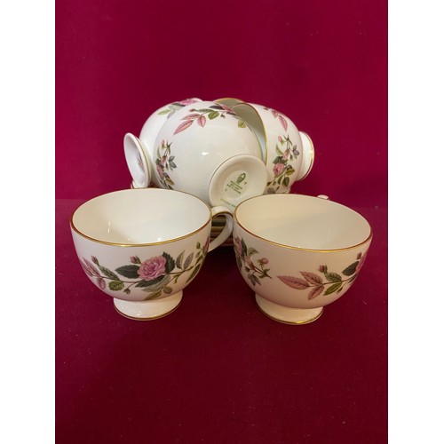 197 - 27 piece Wedgwood 'Hathaway Rose' dinner set comprising 6 x dinner plates, 6 x cups and saucers, 1 x... 